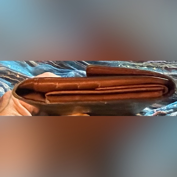 Louis Vuitton long wallet. Measures approximately 7 x 4”. GUC - Picture 5 of 15